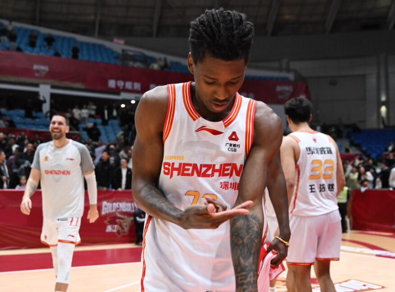 史密斯36+8+8壓哨反絕殺！深圳險勝北控9連勝 里勒45分準絕殺