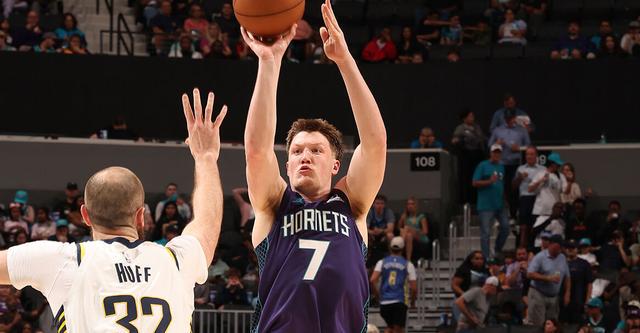 克努佩爾20分西亞卡姆30+7 黃蜂主場大勝步行者