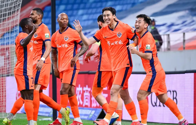 青島海牛3比1戰(zhàn)勝海港為泰山隊(duì)正名，難怪鄭智氣急敗壞