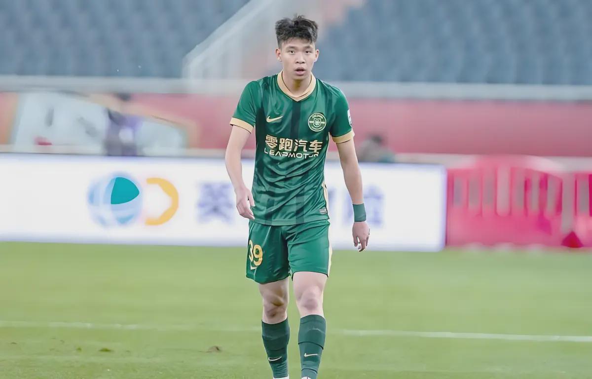 七場球荒！一次VAR！一腳凌空！19歲的王鈺棟終于不再跟自己打架